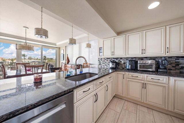 223 ISLAND WAY 2E, Clearwater Beach, FL 33767