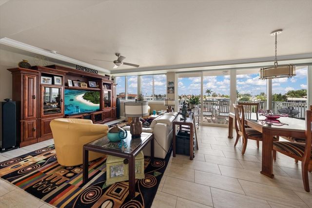 223 ISLAND WAY 2E, Clearwater Beach, FL 33767