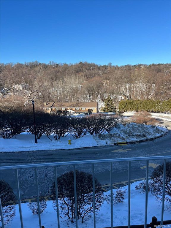 1840 Crompond Road 9B7, Peekskill, NY 10566