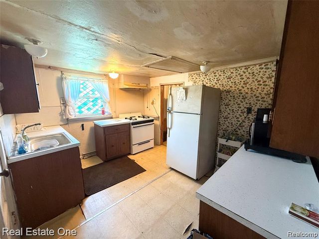18318 Deering Street, Livonia, MI 48152