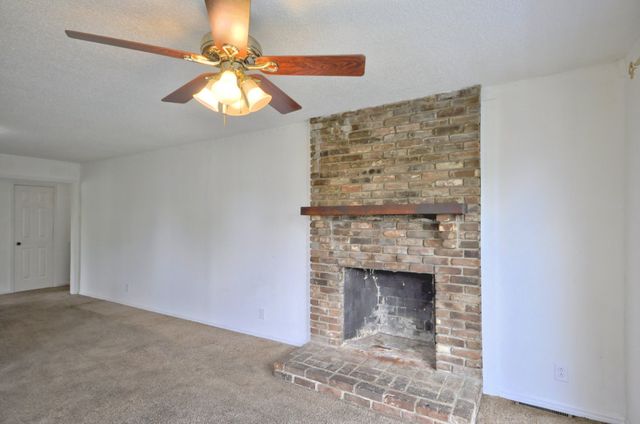 611 Needmore Rd, Clarksville, TN 37040