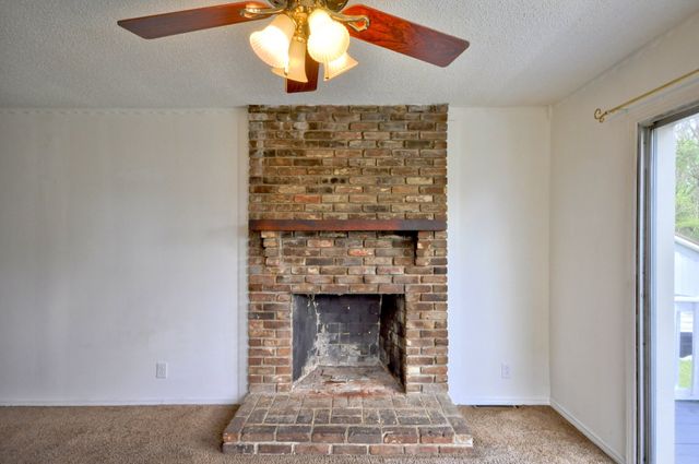 611 Needmore Rd, Clarksville, TN 37040