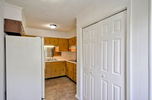 611 Needmore Rd, Clarksville, TN 37040