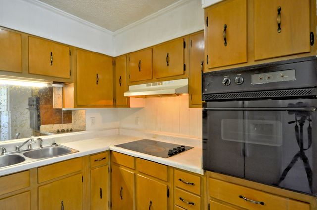 611 Needmore Rd, Clarksville, TN 37040