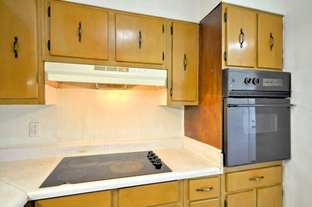 611 Needmore Rd, Clarksville, TN 37040