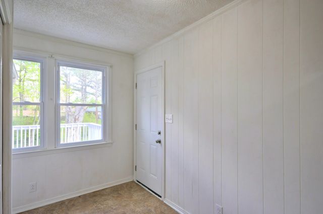 611 Needmore Rd, Clarksville, TN 37040