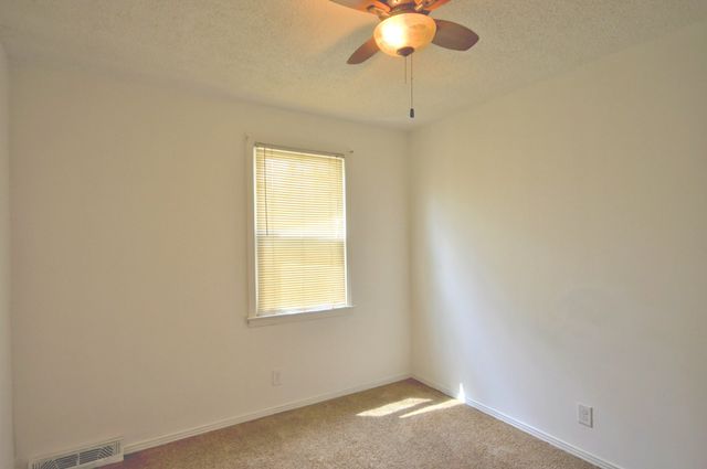 611 Needmore Rd, Clarksville, TN 37040