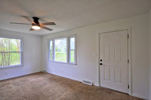 611 Needmore Rd, Clarksville, TN 37040