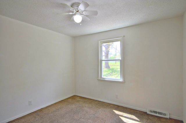 611 Needmore Rd, Clarksville, TN 37040