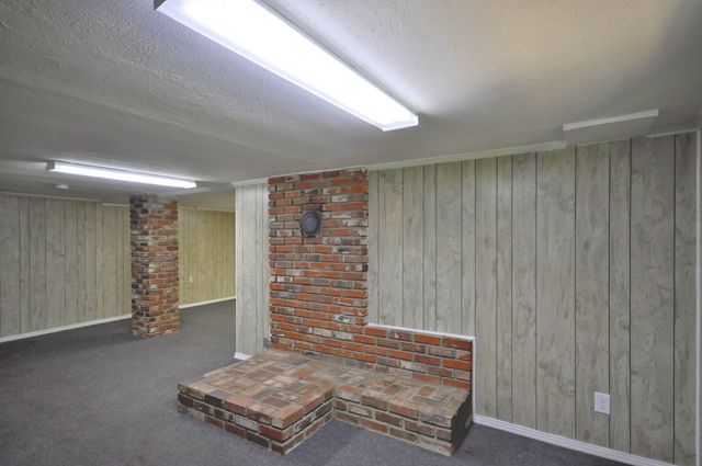 611 Needmore Rd, Clarksville, TN 37040