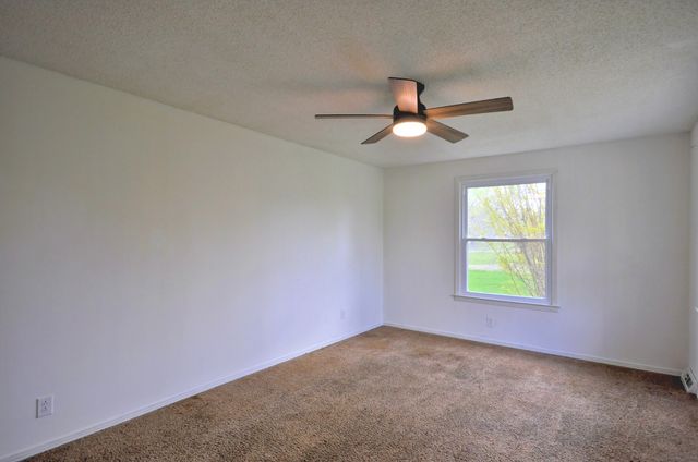 611 Needmore Rd, Clarksville, TN 37040