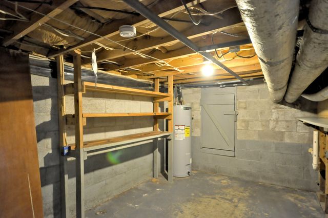 611 Needmore Rd, Clarksville, TN 37040