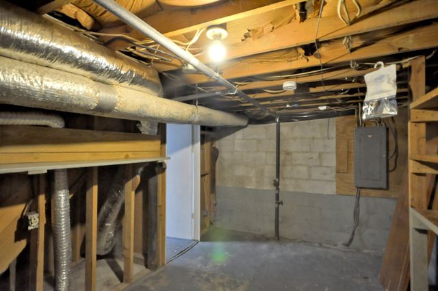 611 Needmore Rd, Clarksville, TN 37040