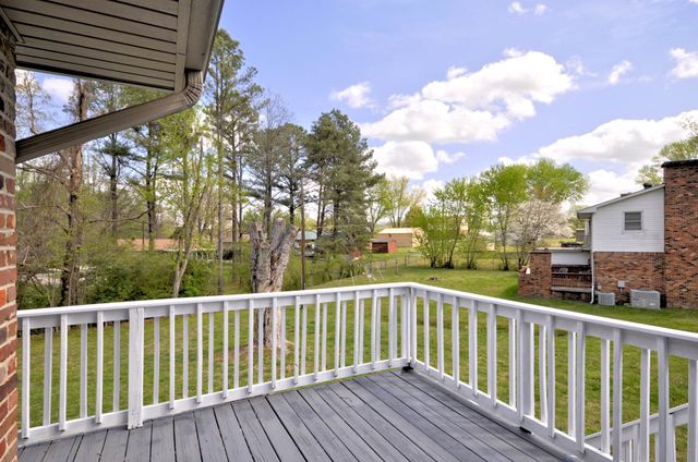 611 Needmore Rd, Clarksville, TN 37040