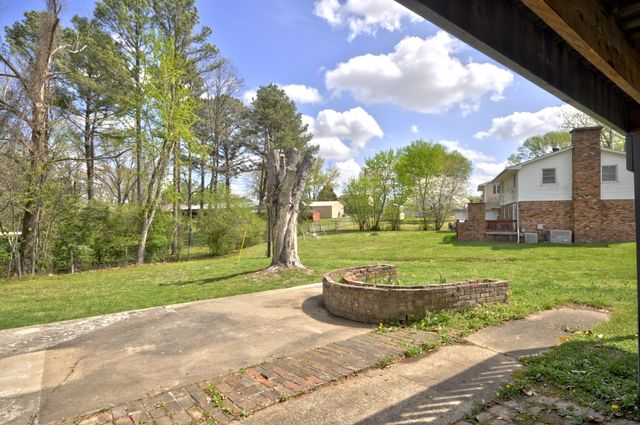 611 Needmore Rd, Clarksville, TN 37040