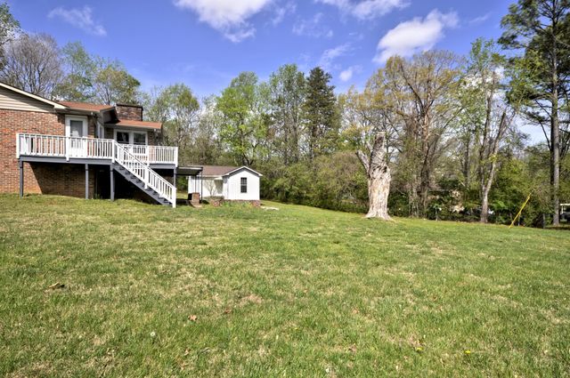 611 Needmore Rd, Clarksville, TN 37040