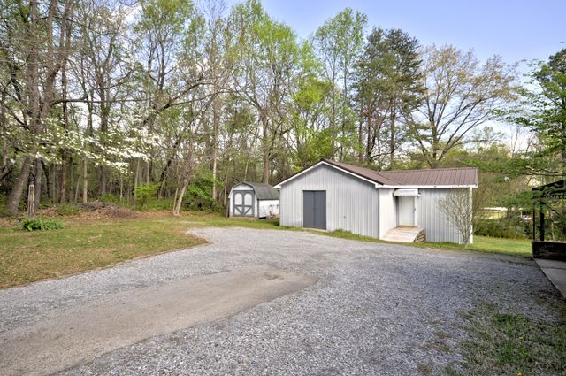 611 Needmore Rd, Clarksville, TN 37040