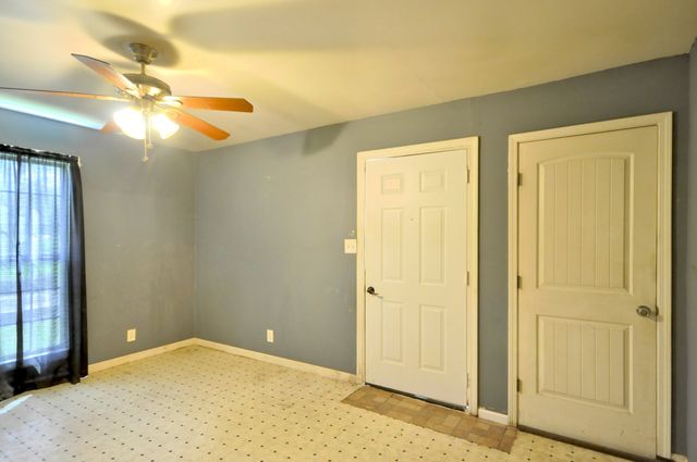 611 Needmore Rd, Clarksville, TN 37040