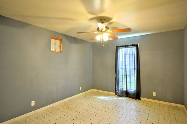 611 Needmore Rd, Clarksville, TN 37040