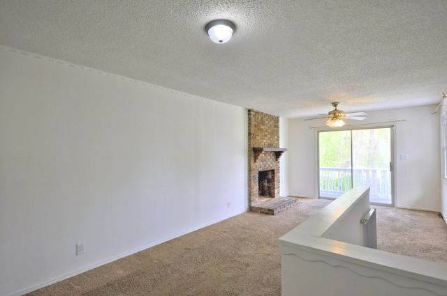 611 Needmore Rd, Clarksville, TN 37040