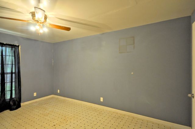 611 Needmore Rd, Clarksville, TN 37040