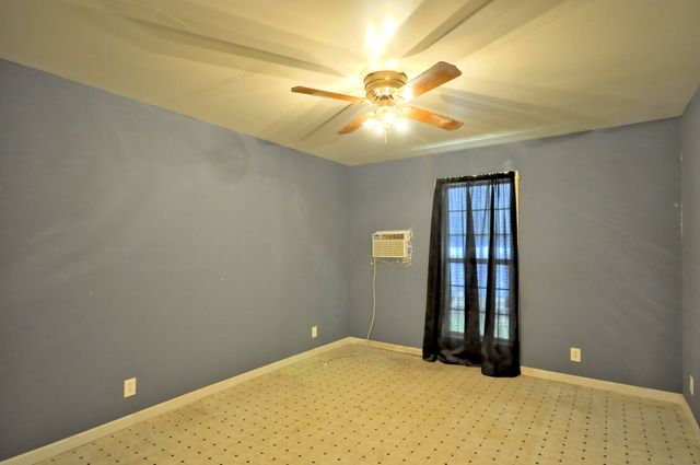 611 Needmore Rd, Clarksville, TN 37040