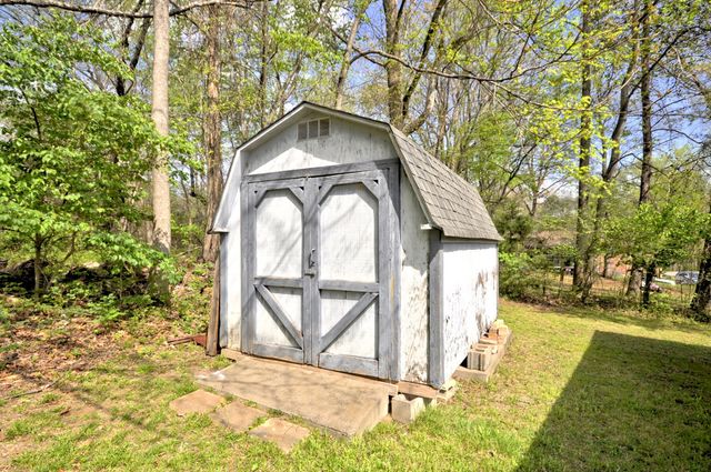 611 Needmore Rd, Clarksville, TN 37040