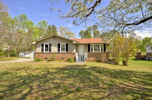 611 Needmore Rd, Clarksville, TN 37040