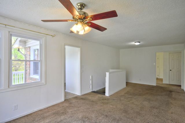 611 Needmore Rd, Clarksville, TN 37040