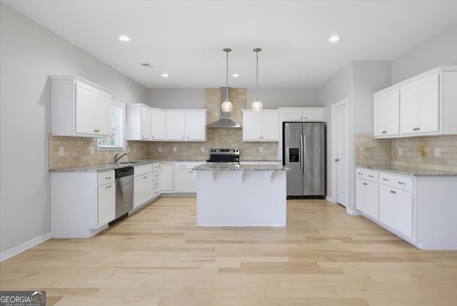 15 Hughston Walk, Newnan, GA 30263