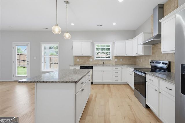 15 Hughston Walk, Newnan, GA 30263