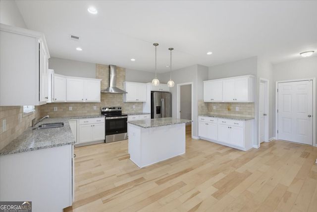 15 Hughston Walk, Newnan, GA 30263