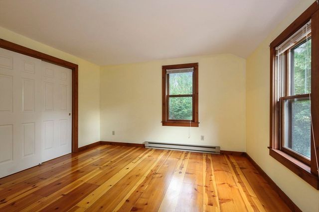 20 Lakewood Dr, Mashpee, MA 02649