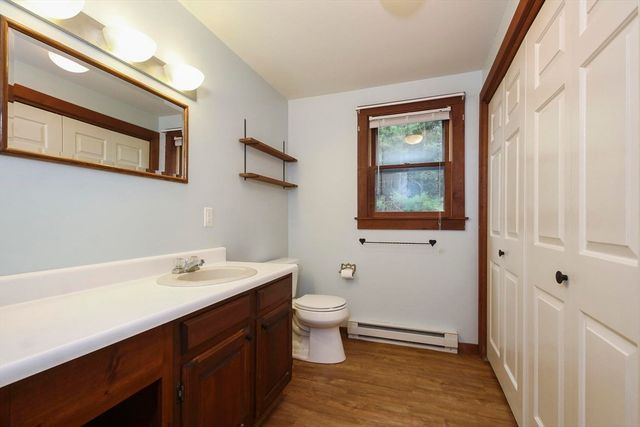 20 Lakewood Dr, Mashpee, MA 02649