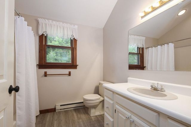 20 Lakewood Dr, Mashpee, MA 02649