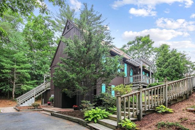 20 Lakewood Dr, Mashpee, MA 02649