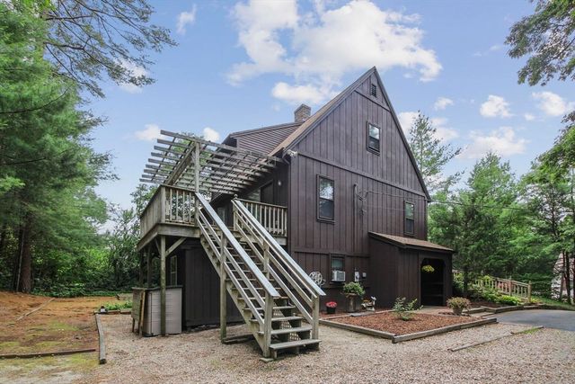 20 Lakewood Dr, Mashpee, MA 02649