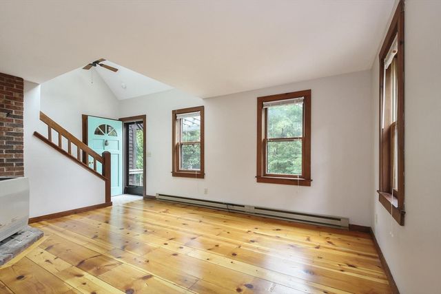 20 Lakewood Dr, Mashpee, MA 02649