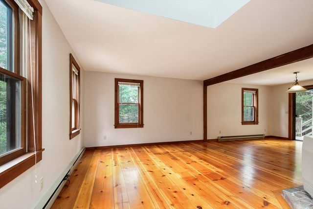 20 Lakewood Dr, Mashpee, MA 02649
