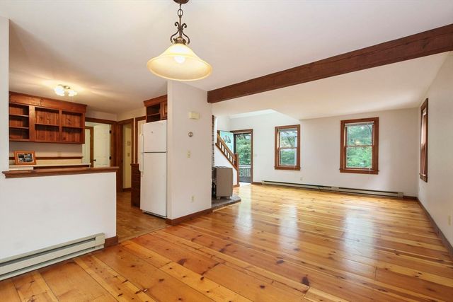 20 Lakewood Dr, Mashpee, MA 02649