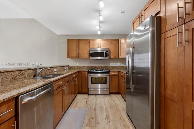 8395 SW 73rd Ave 105, Miami, FL 33143