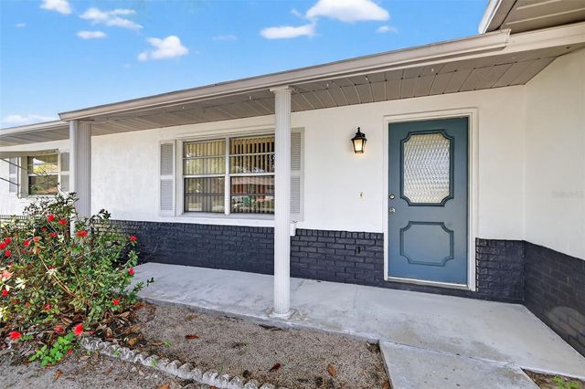 623 THIRD AVENUE, Lady Lake, FL 32159