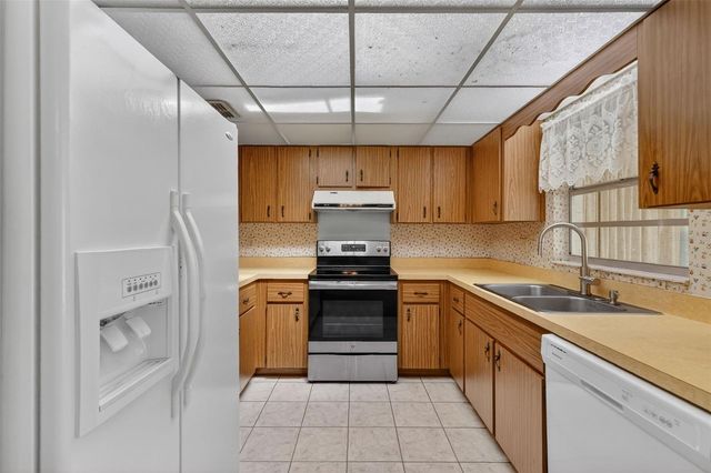 623 THIRD AVENUE, Lady Lake, FL 32159