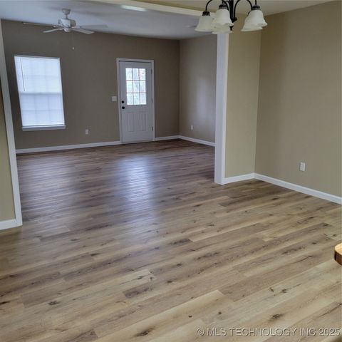 511 S State Street, Wagoner, OK 74467