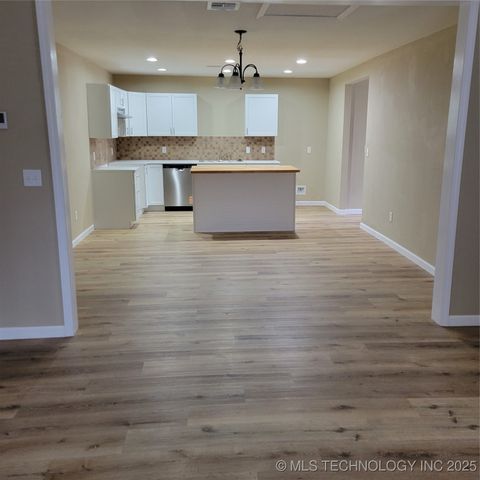 511 S State Street, Wagoner, OK 74467