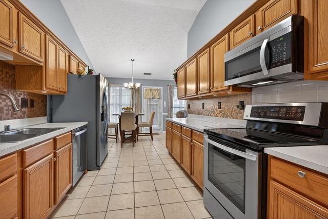 2957 Sandersville Road, Lexington, KY 40511