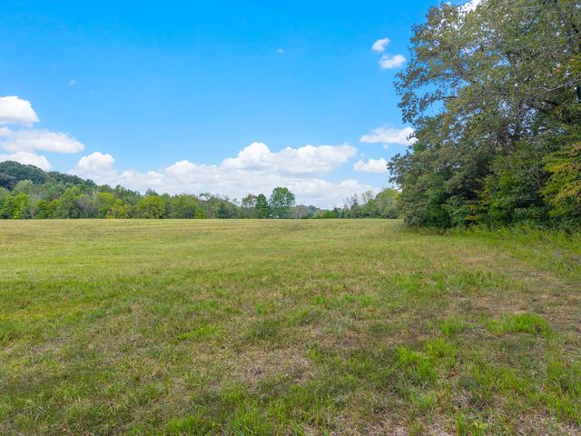 6 Pace Rd, Clarksville, TN 37043