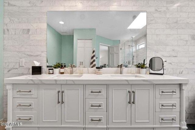 15823 N 58TH Place, Scottsdale, AZ 85254
