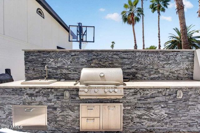 15823 N 58TH Place, Scottsdale, AZ 85254