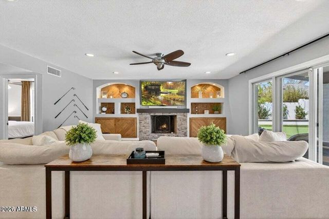 15823 N 58TH Place, Scottsdale, AZ 85254